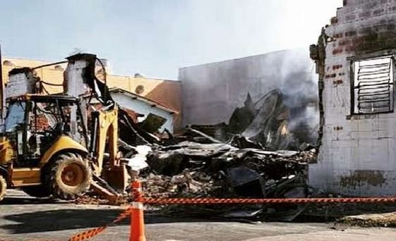 A fábrica destruída pelo incêndio de 2020