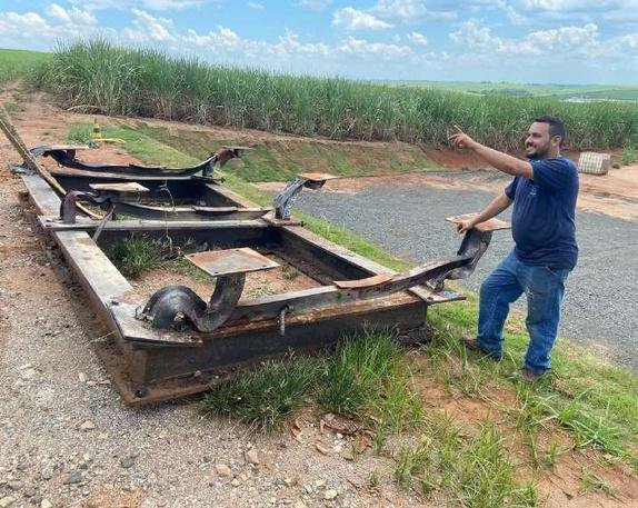 A parte do tanque que sobrou do incêndio
